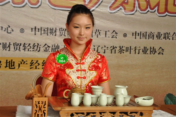 我院学生参加茶艺比赛