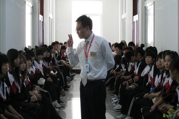 楚金华主任在做团队素质培训 楚金华主任在做团队素质培训