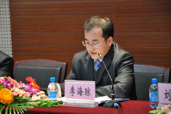省大学生就业指导局副局长李海琼应邀出席并做了“关于我省毕业生就业工作”的报告