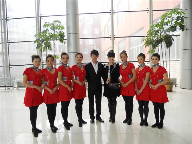 参赛同学与带队教师合影 参赛同学与带队教师合影