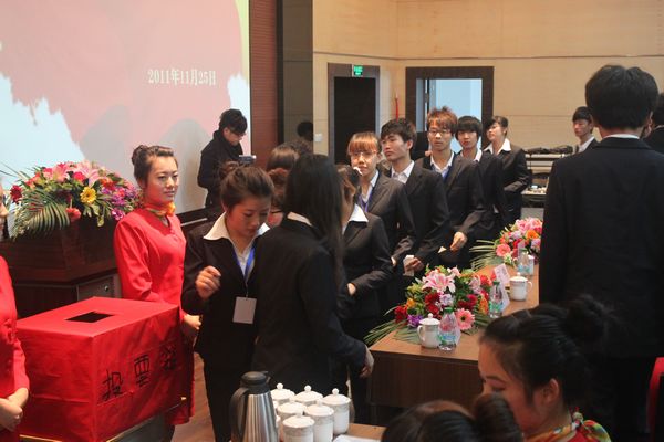 10.与会代表投票