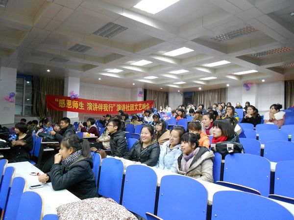 投入的观众们
