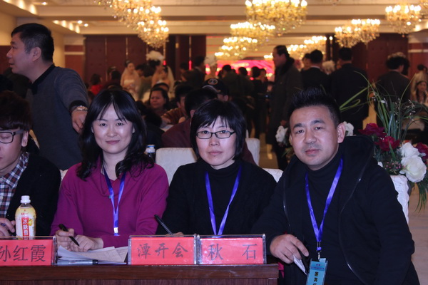 孙红霞老师和谭开会老师与其他评委 孙红霞老师和谭开会老师与其他评委