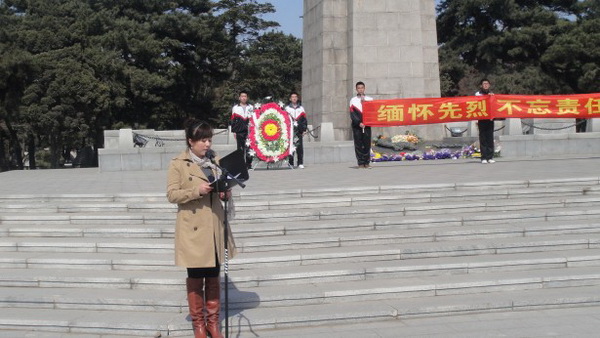 院团委副书记王丽迎讲话