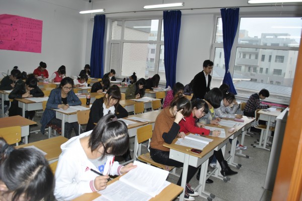 英语教研室教师成功监考