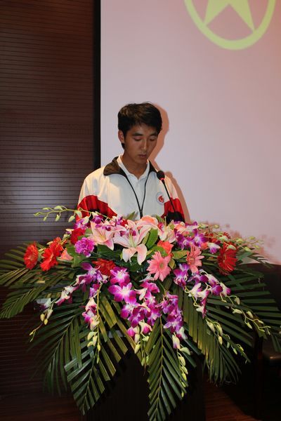 团委副书记张宪同学代表老团员发言 团委副书记张宪同学代表老团员发言