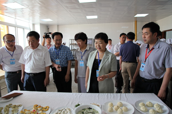 评估组考察烹饪工艺与营养实训室-1