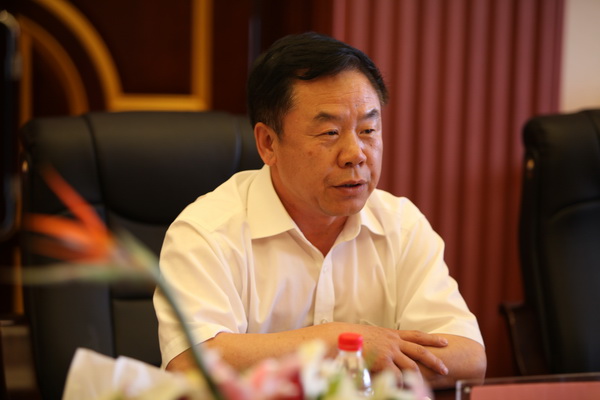 省服务业委纪检组长王化峰代表学院主管部门致辞