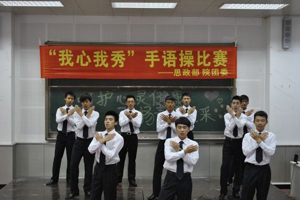 冠军——附属中专部男队 冠军——附属中专部男队