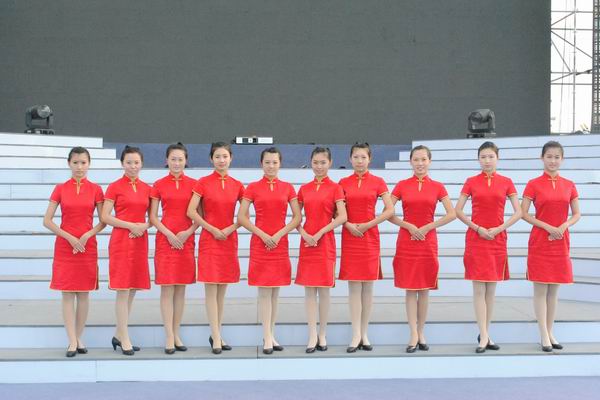 我院礼仪社团为2012中国?沈阳旅游节主题晚会暨棋盘山国际风景旅游开发区发展巡礼提供礼仪服务 我院礼仪社团为2012中国?沈阳旅游节主题晚会暨棋盘山国际风景旅游开发区发展巡礼提供礼仪服务