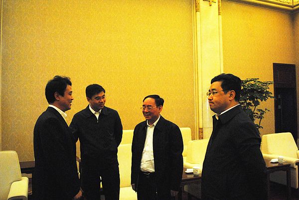 院长刘玉强向各位领导介绍有关情况