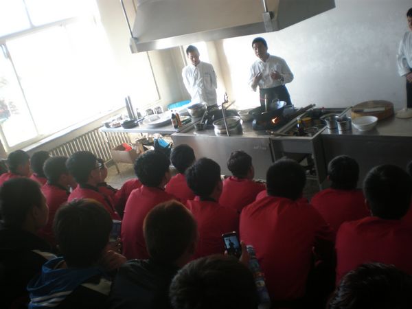 演示菜品制作过程 演示菜品制作过程