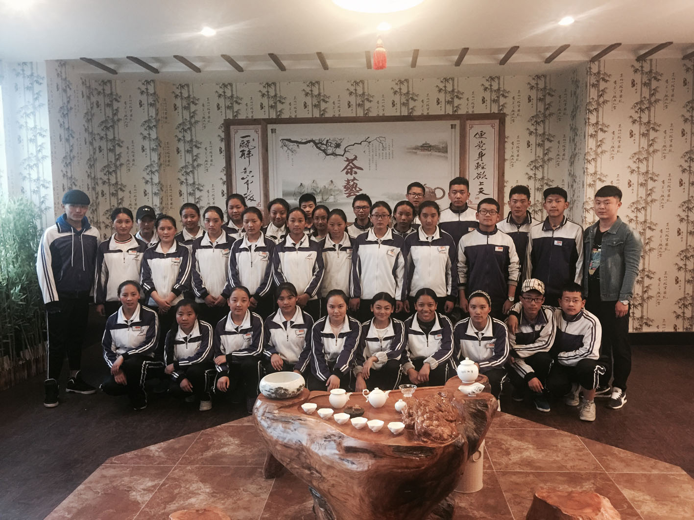 来访学生合影