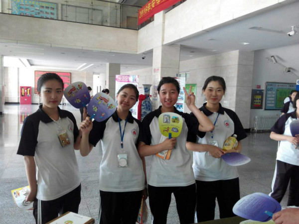 学生积极参与活动 学生积极参与活动