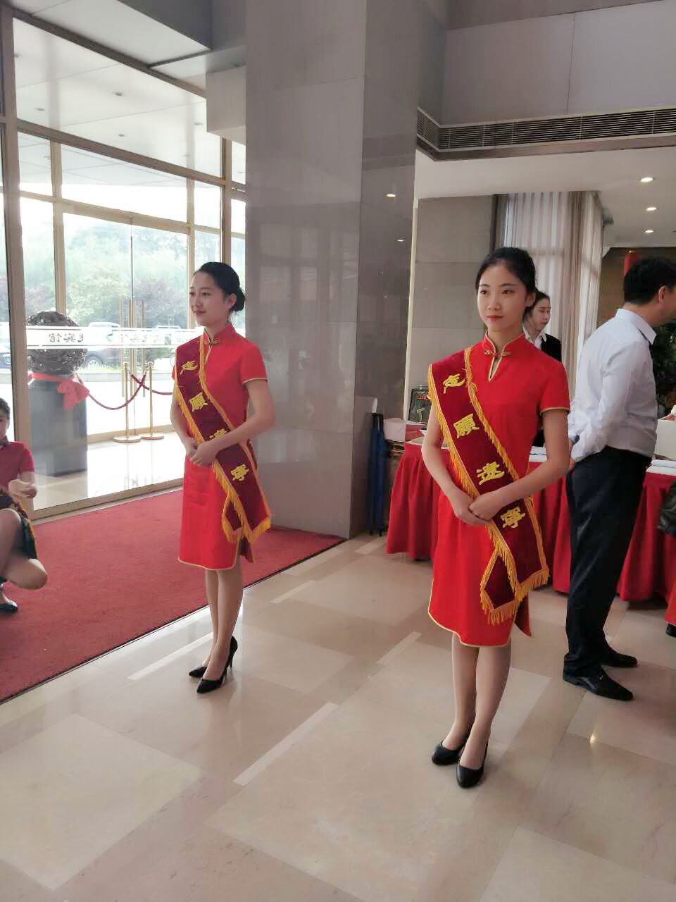 我院学生参加礼仪服务 我院学生参加礼仪服务