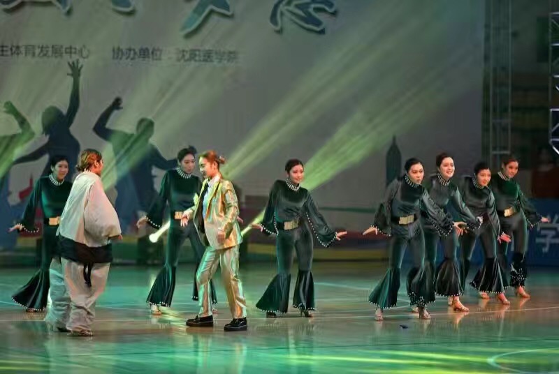 街舞队比赛现场照片