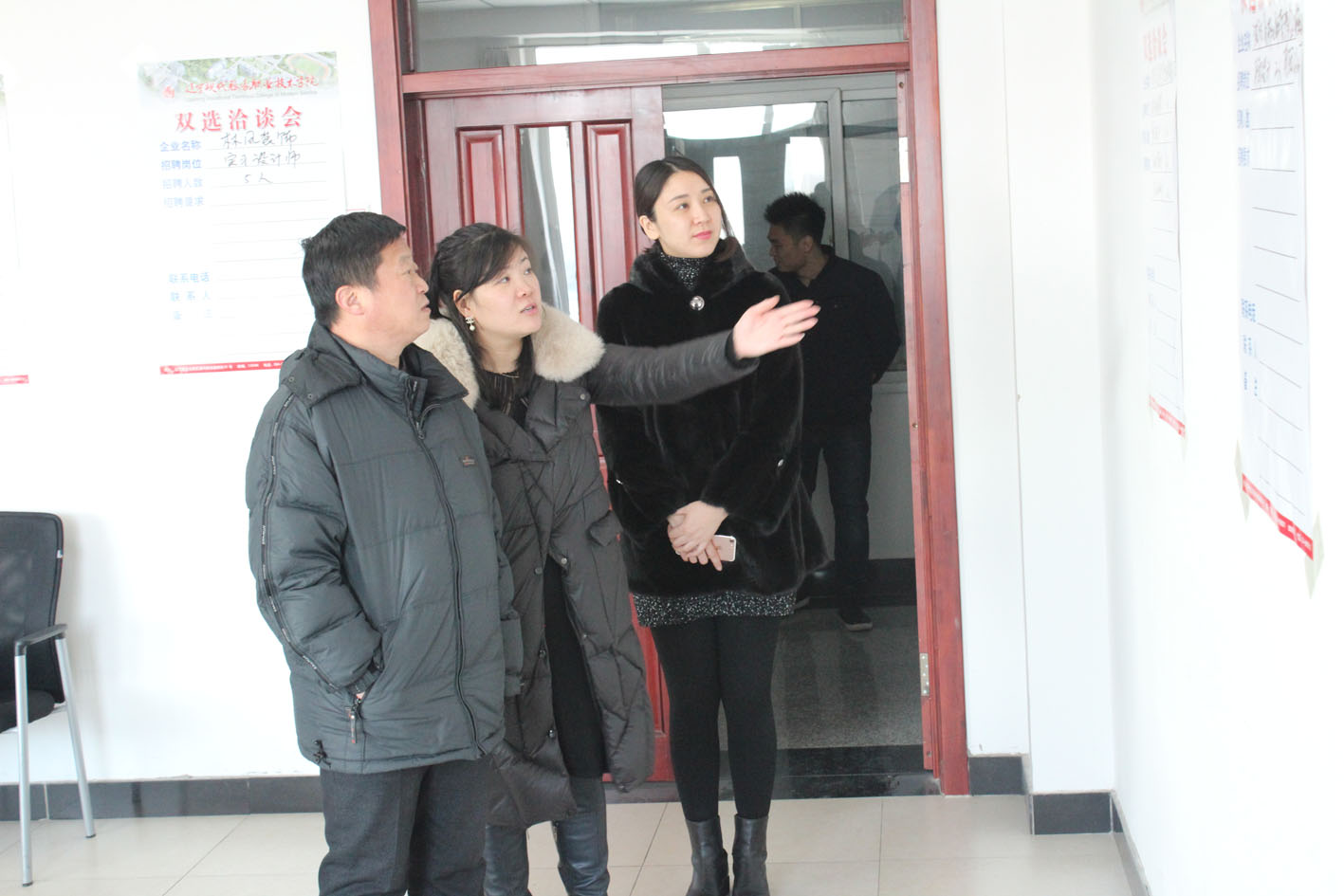 高臣副书记亲临招聘现场 高臣副书记亲临招聘现场